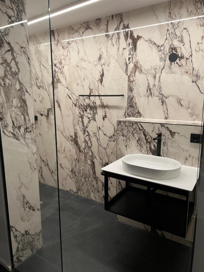Zimmer & Appartements Am Schlossplatz Hohenems Extérieur photo