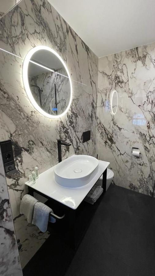 Zimmer & Appartements Am Schlossplatz Hohenems Extérieur photo